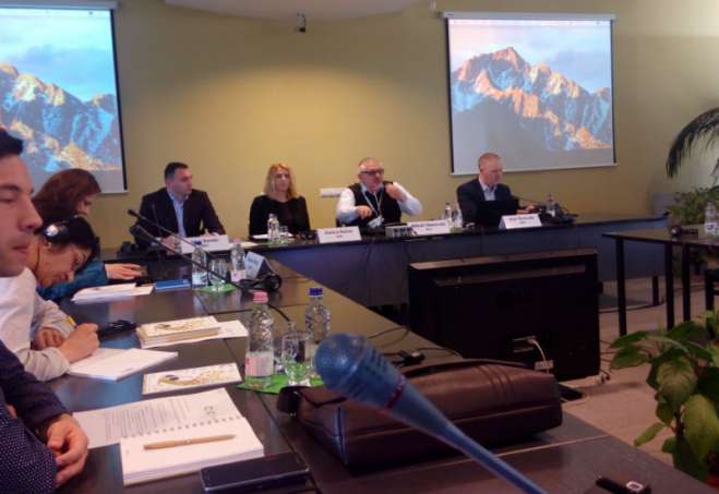 Srbija će morati da radi na uspostavljanju stabilnog mehanizma finansiranja i jačanju administrativnih kapaciteta u oblasti životne sredine, rečeno je na treningu za medije o životnoj sredini koji je ove nedelje održan u Sentandreji, u Mađarskoj