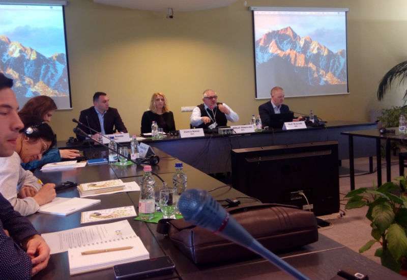 Srbija će morati da radi na uspostavljanju stabilnog mehanizma finansiranja i jačanju administrativnih kapaciteta u oblasti životne sredine, rečeno je na treningu za medije o životnoj sredini koji je ove nedelje održan u Sentandreji, u Mađarskoj