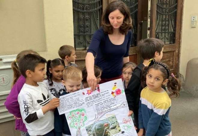 Glavni cilj ovog projekta je osnažiti predškolske ustanove i škole da realizuju aktivnosti usmerene ka održivom razvoju i da svojim primerom motivišu širu društvenu zajednicu da postane svesna važnosti očuvanja različitih biljnih i životinjskih vrsta, šuma, pitke vode i drugih voda