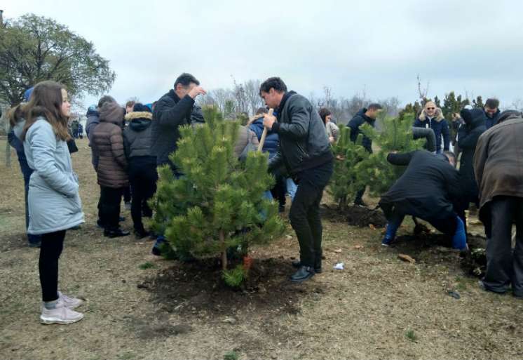 Veliki broj poznatih ličnosti uključio se u akciju sadnje drveća u Pančevu