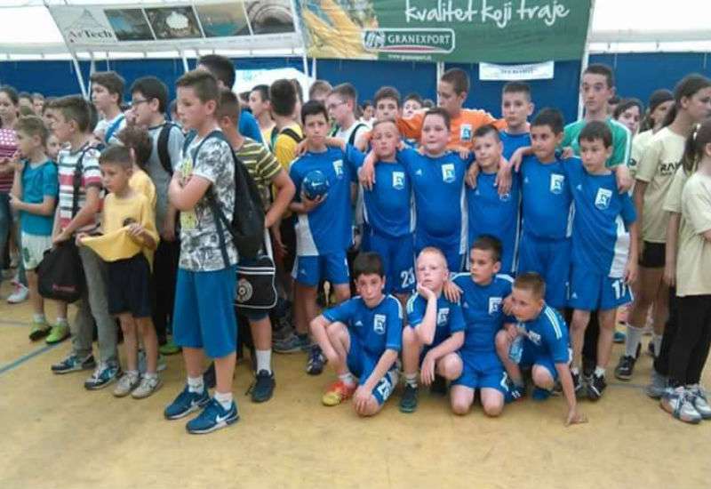 Dolovačka balon hala ugostila je vi&scaron;e od 200 dečaka i devojčica iz Pančeva, Kačareva, Jabuke, Crepaje i Debeljače