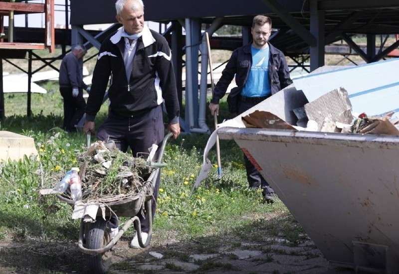 Detalj s akcije uređenja keja