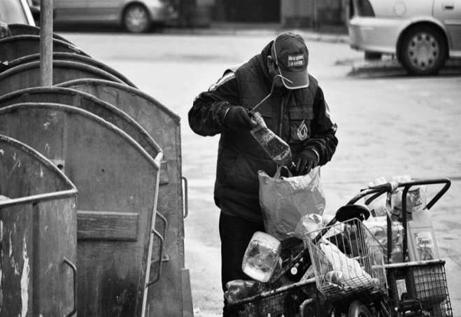 Prema nezvaničnim procenama u Srbiji 30.000 ljudi živi od sakupljanja sekundarnih sirovina