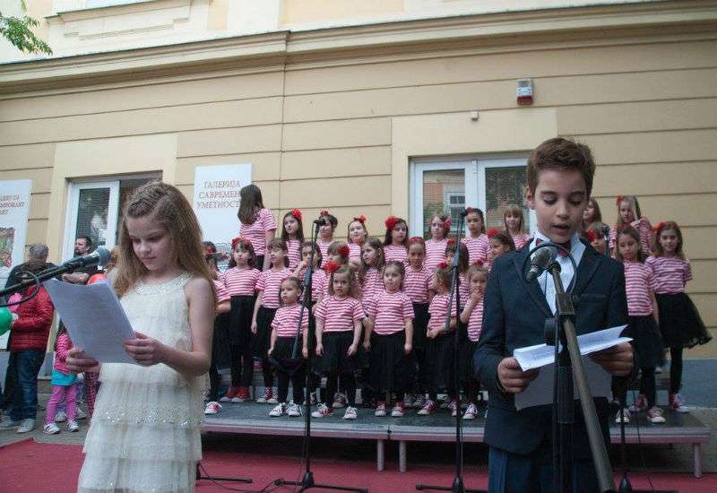 Dečiji umetnički radovi izloženi su u Galeriji savremene umetnosti, a izloženo je vi&scaron;e od 1.800 radova pristiglih na adresu BUDI-ja
