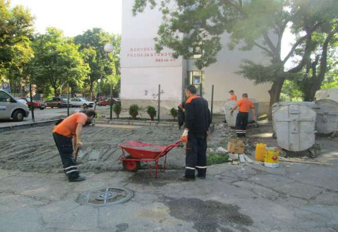 Ovo je treće uređeno mesto u ovom naselju gde će građani moći da odlažu različite vrste otpada u namenske kontejnere