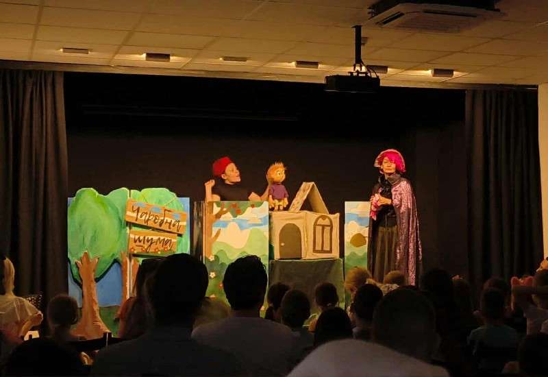 Ekolo&scaron;ku pozori&scaron;nu predstavu &ldquo;Čarobna &scaron;uma&rdquo; novosadskog Teatrila nedavno su imala priliku da vide deca u Pančevu, povodom obeležavanja Svetskog dana za&scaron;tite životne sredine i u Novosadskom dečjem kulturnom centru, u okviru letnjeg programa