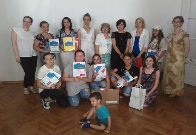U nagradnom konkursu na temu prevencije bolesti zavisnosti učestvovalo je oko 500 učenika i nastavnika-mentora iz 15 osnovnih i srednjih škola sa teritorije cele Vojvodine 