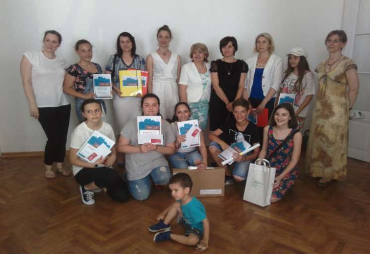 U nagradnom konkursu na temu prevencije bolesti zavisnosti učestvovalo je oko 500 učenika i nastavnika-mentora iz 15 osnovnih i srednjih &scaron;kola sa teritorije cele Vojvodine 