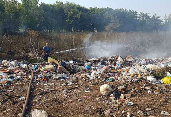 Požar je izbio juče popodne i tokom noći su ga ugasile Vatrogasna jedinica Pančevo i Dobrovoljno vatrogasno društvo iz Kačareva