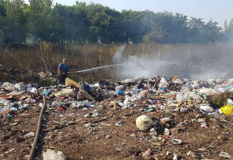 Požar je izbio juče popodne i tokom noći su ga ugasile Vatrogasna jedinica Pančevo i Dobrovoljno vatrogasno dru&scaron;tvo iz Kačareva