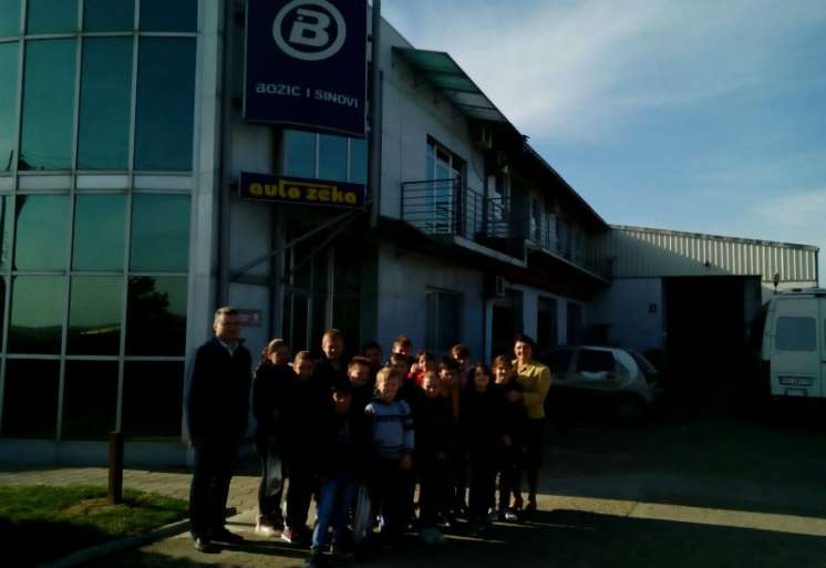 Deca u obilasku kompanije Božić i sinovi